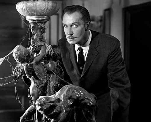 B&W photo of Vincent Price posed behind a cobweb covered statuette